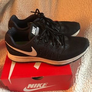 Nike men’s zoom Pegasus 33 black 9.5 men’s